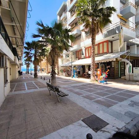 Apartment 50 Meters From The Beach لوتراكي المظهر الخارجي الصورة