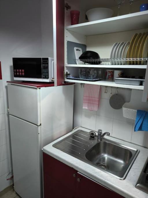 Apartment 50 Meters From The Beach لوتراكي المظهر الخارجي الصورة