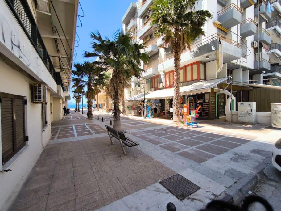 Apartment 50 Meters From The Beach لوتراكي المظهر الخارجي الصورة